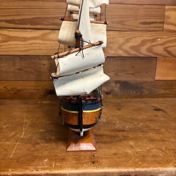 HMS Endeavour Model Ship - Picture 5 of 6